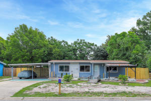 PamB32547's tweet photo. Fort Walton Beach Florida Great Investment property with swimming pool! Let’s make a deal! Contact me for more info. Call or text 850-974-5179. Listing courtesy of Blue Marlin Real Estate Century 21.  https://t.co/CfViW0IyXI https://t.co/cN3D3duWMx