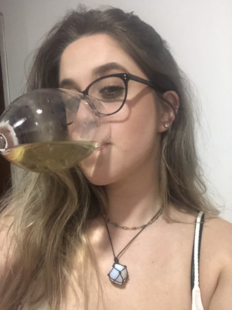 rubialuizaa's tweet photo. se descreva SÓ com imagens que você já tem, você NÃO pode procurar ou baixar uma nova https://t.co/RfSHNXDdSj