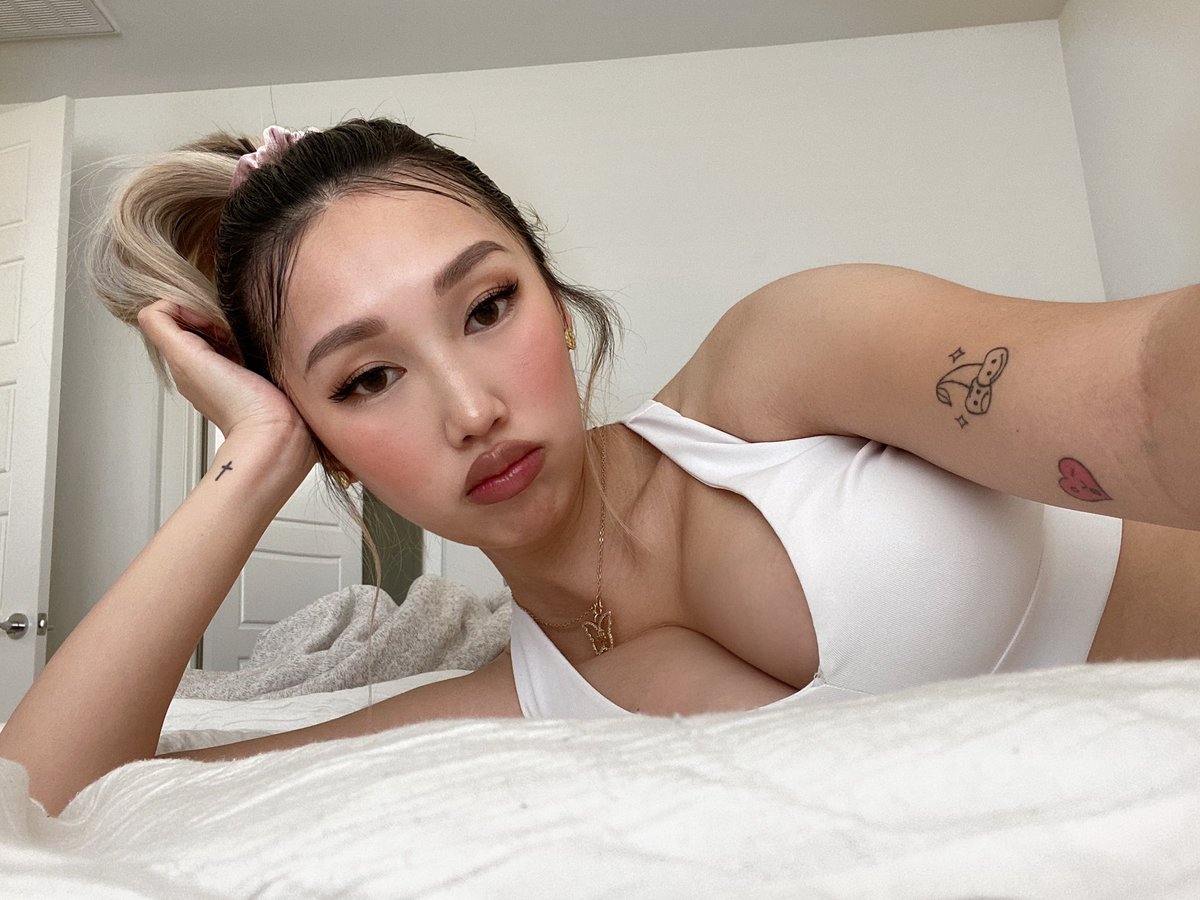 iamkareno's tweet photo. Just lounging hbu? https://t.co/KP0NEoKerq