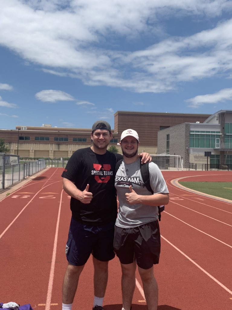 chriswilk51's tweet photo. Great day training @gtown66 and Phoenix, Townsend continues to make strides to become more consistent and add speed🔥

With Phoenix we worked heavily on his crunch which gave him more velocity and helped his consistency📍

Looking forward to more #RESULTS 

#ELITE #WelcometotheU https://t.co/Fx59Iqi9bO