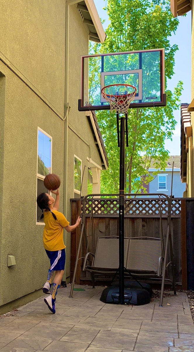 Week-7👍Thursday LiVE Zoom virtual Shooting drills with Siena💙
Great workout💪💯 Thank you @SienaGuttadauro and @SanJoseCagers🙏🏻
#JrNBAatHome #StayHome   #shootingdrills  
#gocagers @AMHSMonarchs @jrnba  #NBATogether     #ballhandling 
IG; @stephchloes