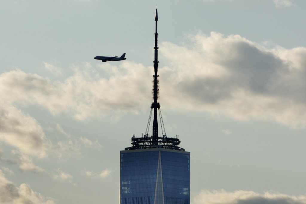 Nonstop Gratitude! #Salute #ClapBecauseWeCare #NYC #Freedomtower @HelloJetBlue @JetBlue ✈️ Pics by 📸 @AirlineReporter