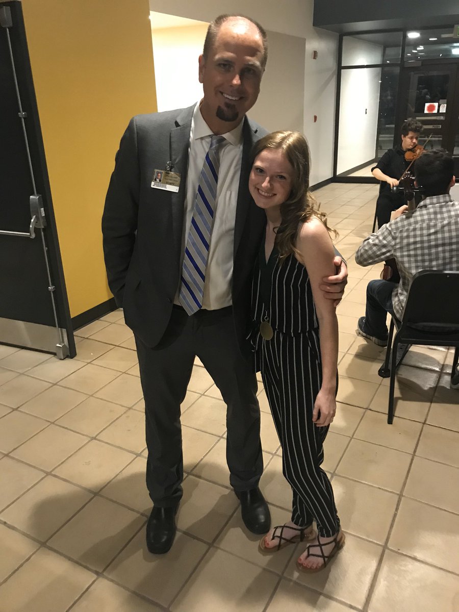 emjudy3's tweet photo. For real though Mr.Sutton is the best principal ever! I would go back in a heart beat because he is so dedicated to his job! I miss seeing you everyday! Always smiling &amp; making others happy! Thank you for all that you do for north! We appreciate and love you💚💛 @FZNPrincipal https://t.co/MTtmuyqKYp