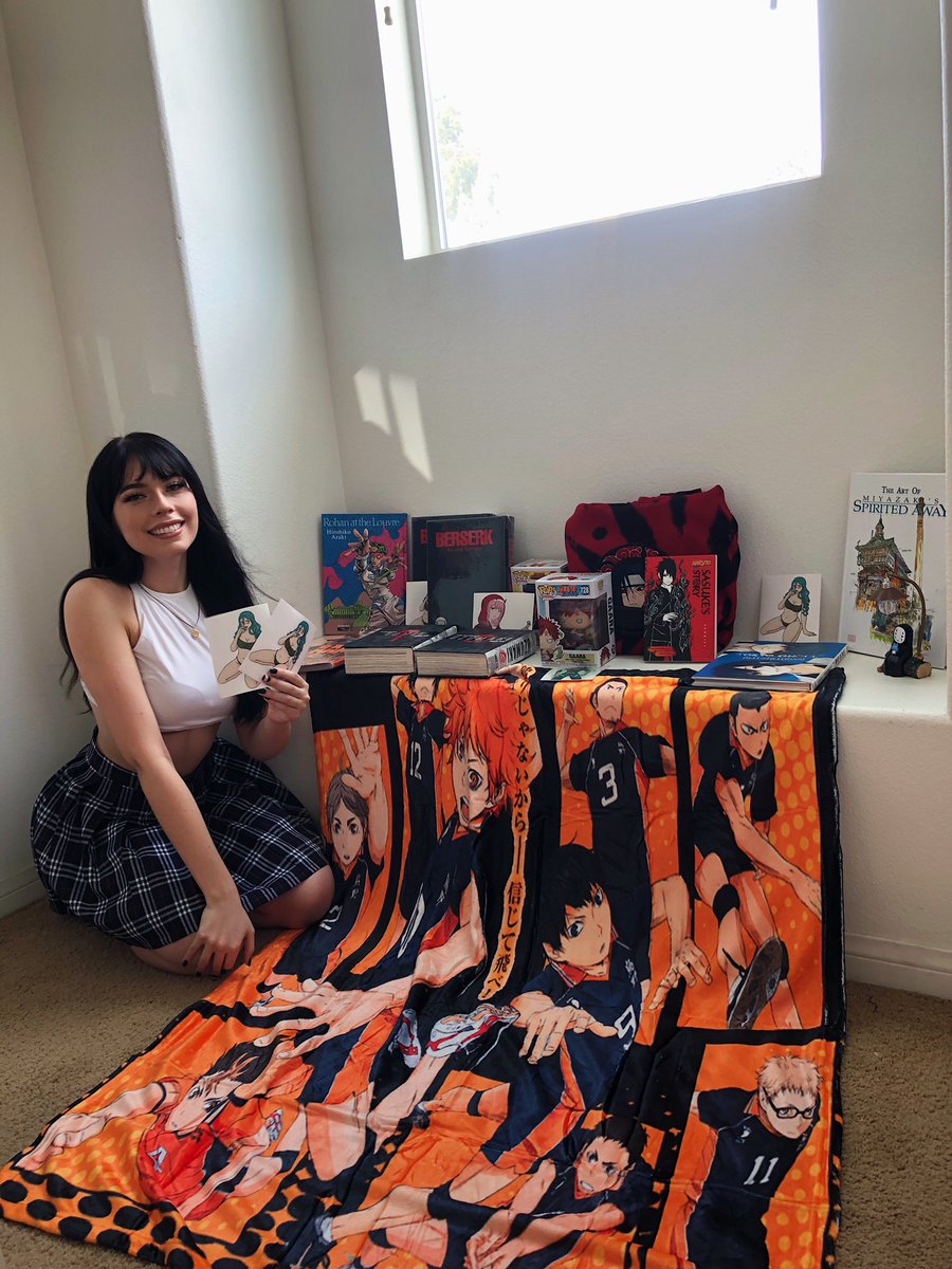 ｡*:☆ CYBERSTEPH GIVEAWAY｡:゜☆｡

there will be many winners who have the chance to receive @hypland merch, Berserk Deluxe hardcover volumes, Jojo books, POP!’s, Junji Ito hardcovers, Haikyuu!! merch, @kunaiclubco stickers, & more! 

to enter: Follow, Like & RT + tag a friend