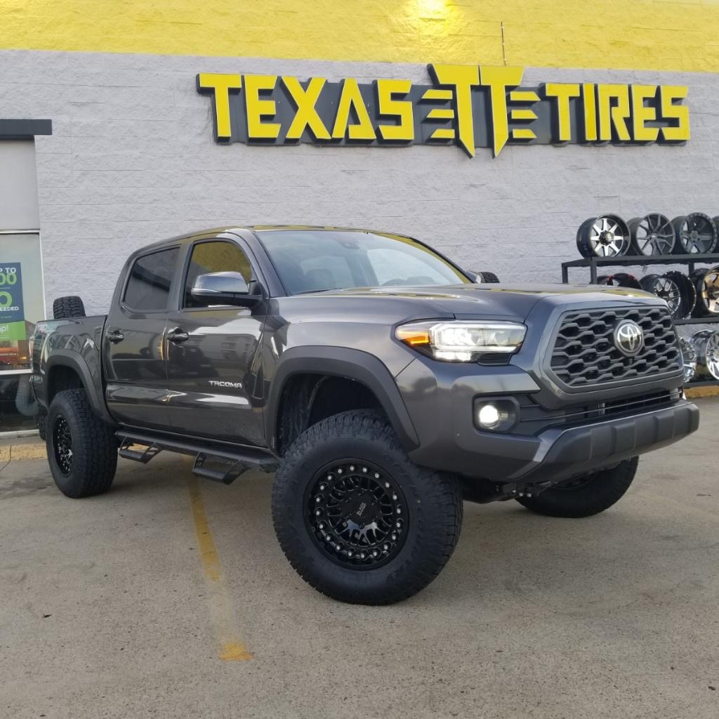 SMELLMYROSEPET1's tweet photo. 2020 #TOYOTA #TACOMA
3IN #ROUGHCOUNTRY LIFT KIT W/EXTENDED FRONT STRUTS
17X9.5 #BLACKRHINO FURY WHEELS
285/70/17 #TOYO OPEN COUNTRY ATII

WE FINANCE 0% INTEREST
$0 DOWN | NO CREDIT REQUIRED

Call (469)350-4597
#TexasTires #10
PH# (817) 576-3955
5643 Rufe Snow Dr.
NRH, TX 76180 https://t.co/sHK41WPUdE