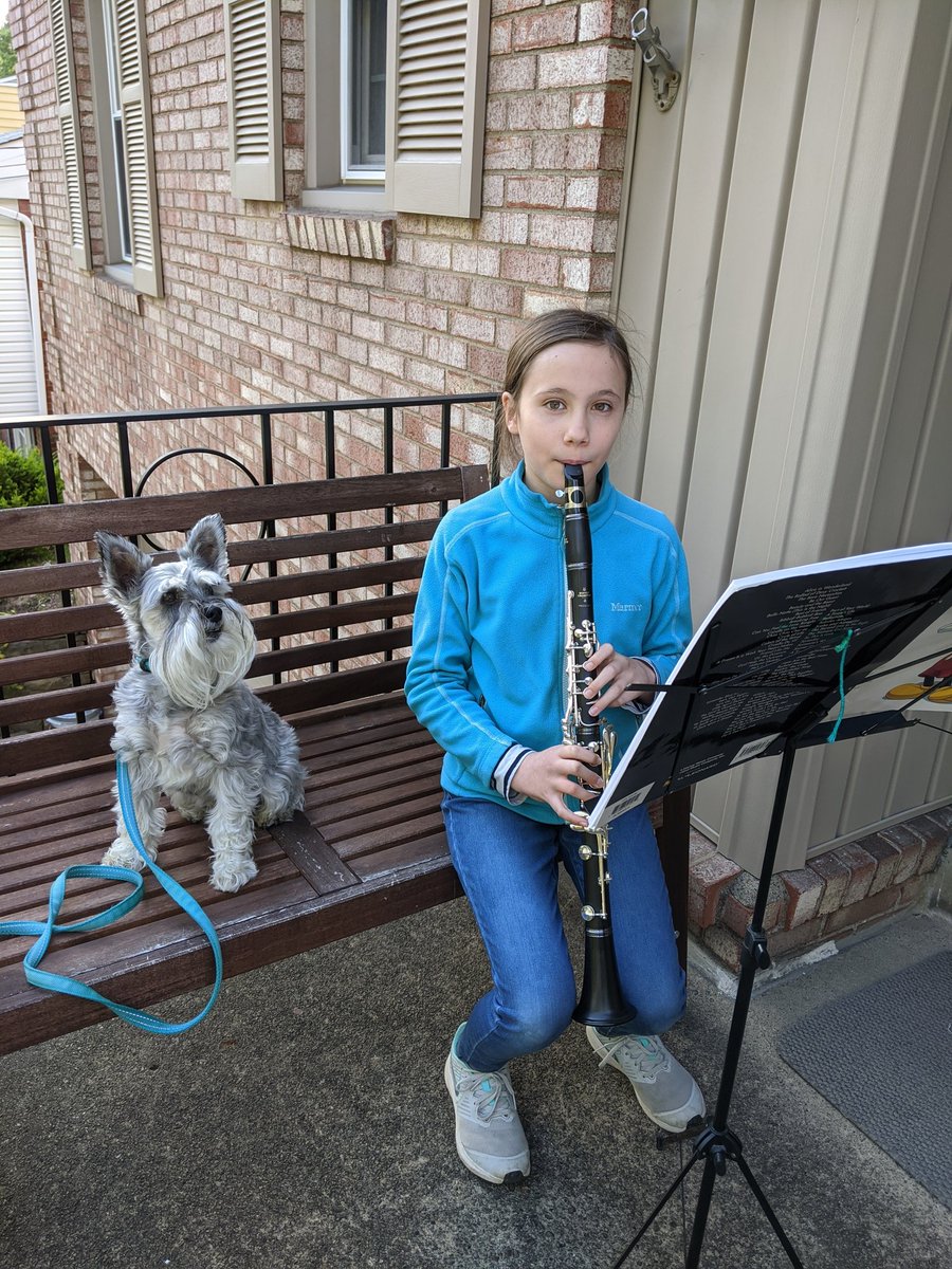 R_I_C_KintheUSA's tweet photo. A delightful front porch concert, including a surprise visit from Miss Marino and her pooch!
#leboband #porchconcert #musicformom https://t.co/M3FFLGbCel