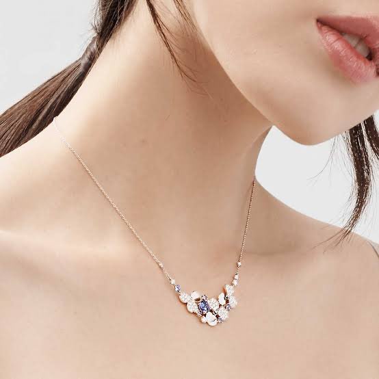 DanyanCatSQ's tweet photo. El collar que ella quiere /// El que le quieres regalar https://t.co/jdwM5quZkU