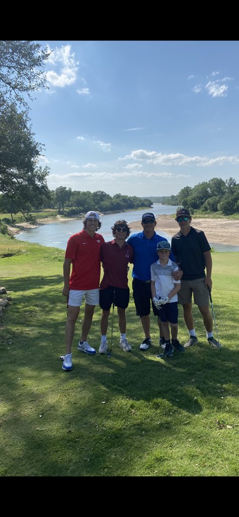CoachGraves4's tweet photo. The golf was par the company was a hole in one 🏌🏼‍♂️⛳️
@drewsmith_35 @MG_majorglenn 
#sugartreeonthebrazos https://t.co/39YvdKVz1l
