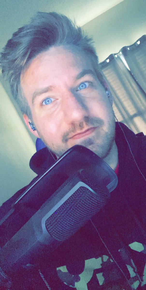 mprwake's tweet photo. Crazy hair doesn’t even matter! LIVE! https://t.co/thQ6GsmMcf Solo Q to Valorant! #razerstreamer #razer #twitchstreamer #twitchaffiliate #valorant #valorantbeta #ranked #diamond #diamond3 #soloq #sovaGOD #supportwake #quarantinelife #keepitgaming https://t.co/a5zcuVz6Mo