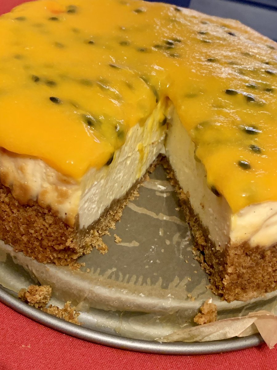 hoomygumb's tweet photo. Und dir war der Nachtisch beim #tWorschtsalat: Mango-Maracuja-Cheesecake 😋 https://t.co/jIhDmPEOaw