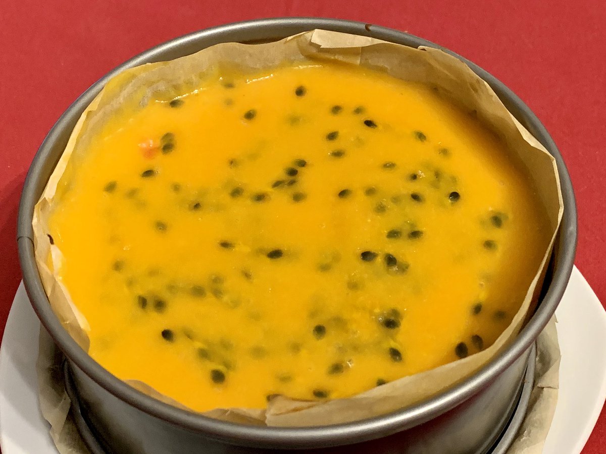 hoomygumb's tweet photo. Und dir war der Nachtisch beim #tWorschtsalat: Mango-Maracuja-Cheesecake 😋 https://t.co/jIhDmPEOaw