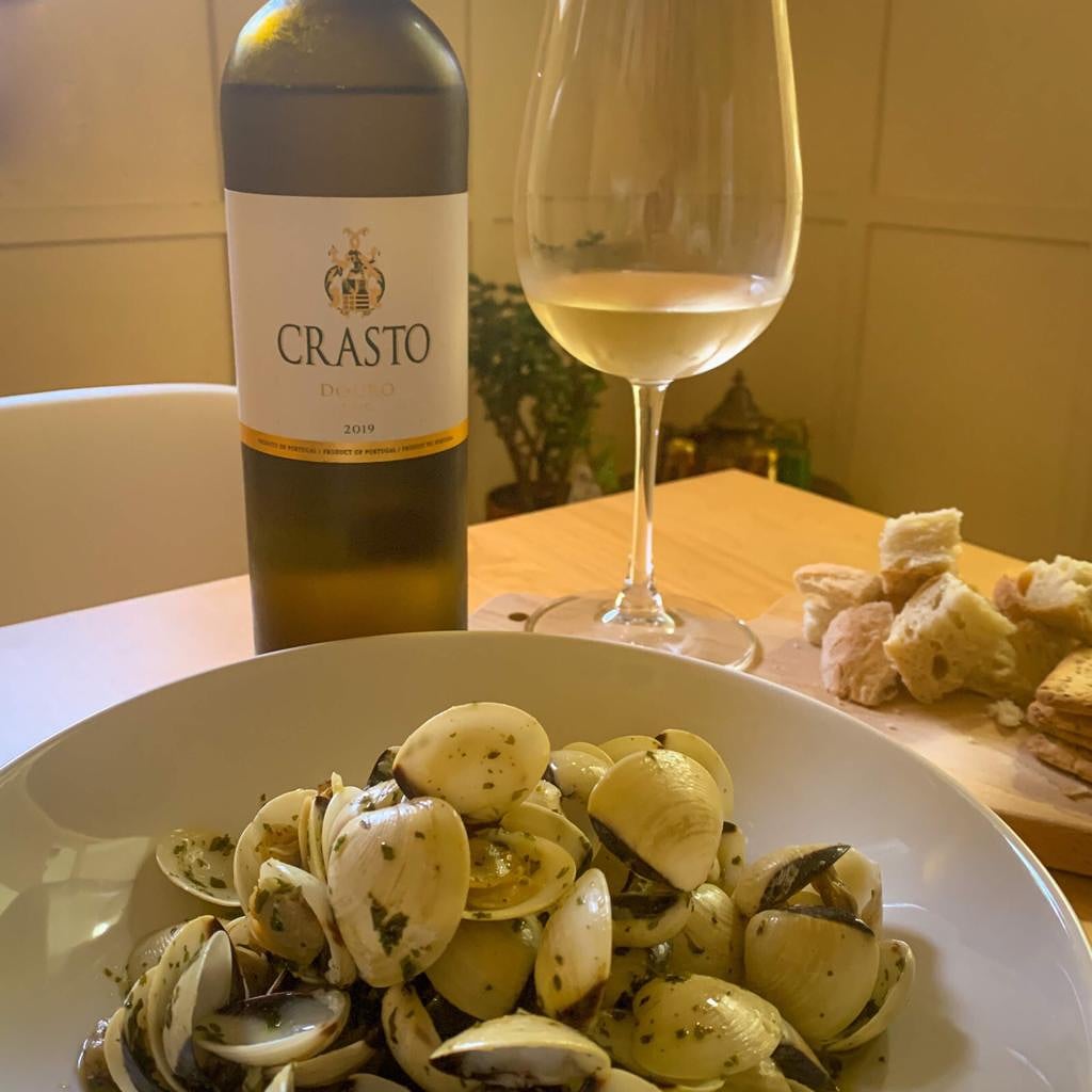 Taste a #CrastoWhite with your beloved ones, delicious with #shellfish. Enjoy your meal !! 🍤🍣🍷✨
.
Photo:
© Filipa Cerveira Pinto 
All rights reserved.
.
#Crasto #CrastoBranco #CrastoWhite #Vinho #Vinhos #Wine #Wines #Wein #Weine #Vin #Vins #Vino #ワイン #와인 #вино #Viini