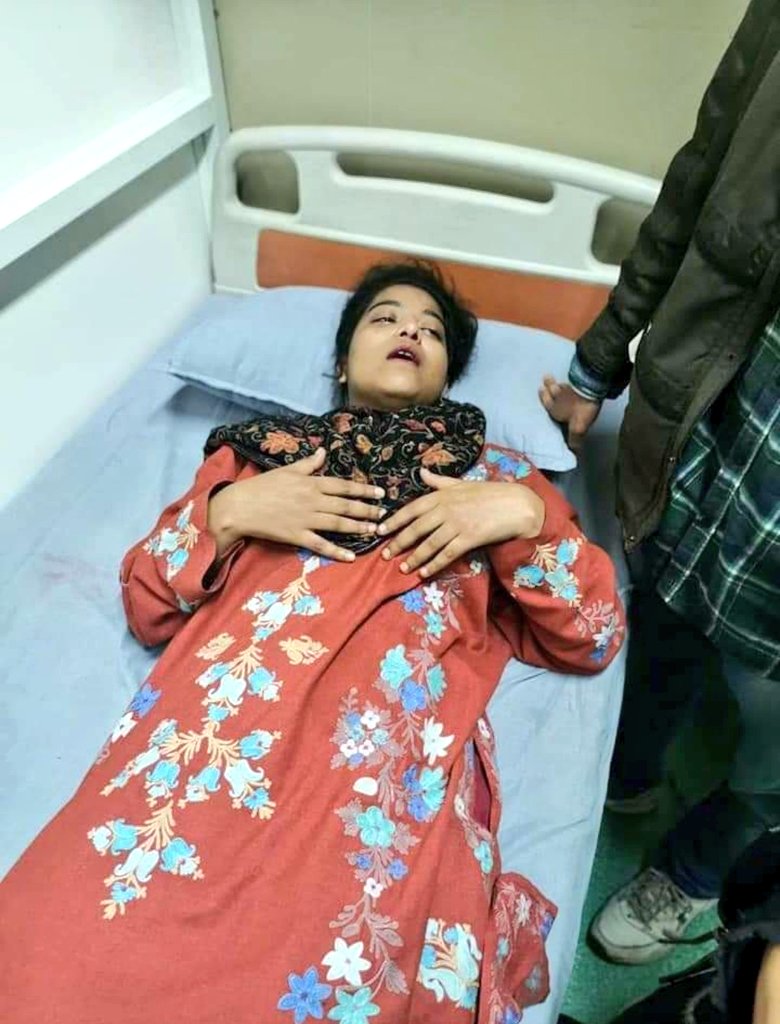 RWashiq's tweet photo. In this country, where women is considered as goddess is ruled by a Fascist govt where they kept a
Pregnant women under the bars
Giving false accusation of being slut
Now she is fighting for her life
This isn't that India.where every girl was given Respect
#IndianDaughterSafoora https://t.co/5hU1J1Zh85
