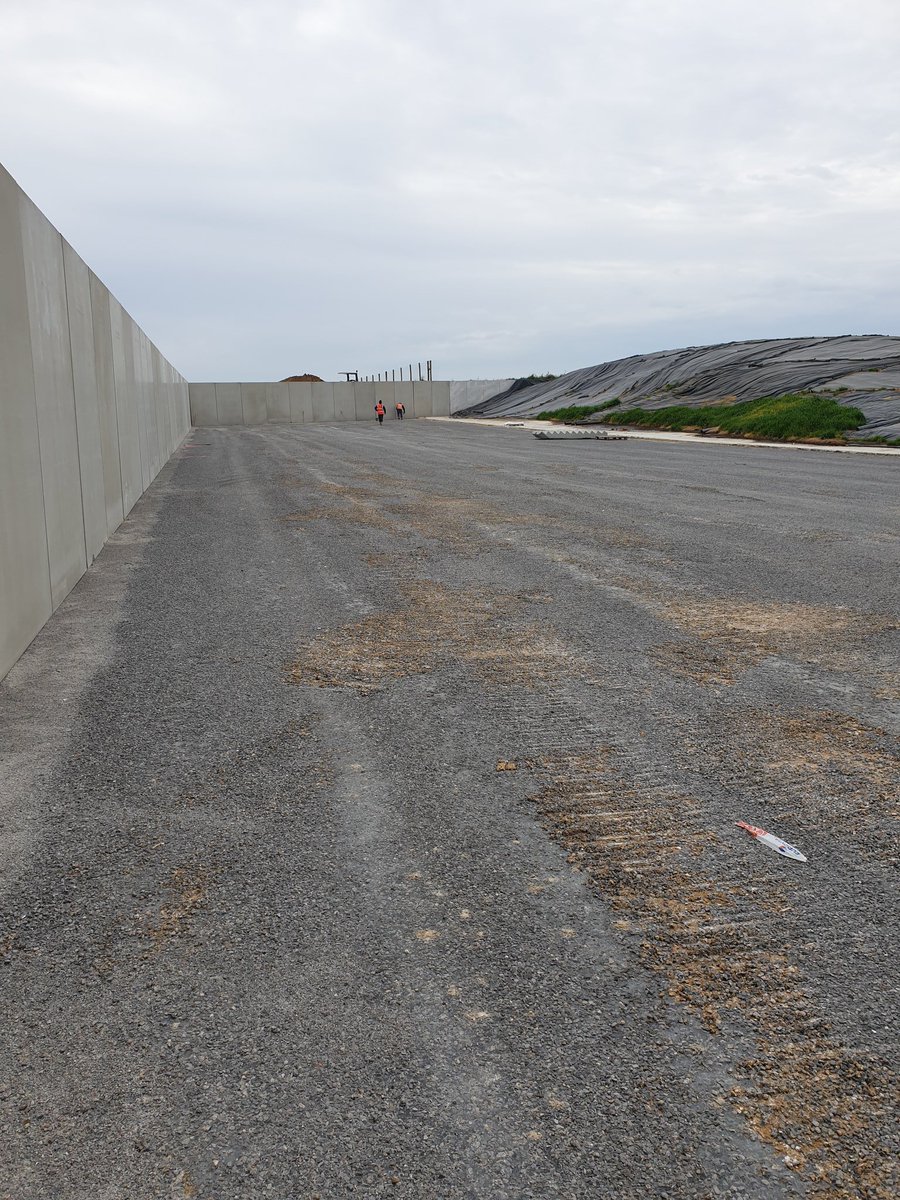 LhotteLouis's tweet photo. Encore 1 semaine de travaux, ça sent bon les ensilages, J-10 en espérant que Miss météo soit avec nous 🤞
#valoisenergie #fertioise
#méthanisation #cive #biomethane @Eurovia_Group @EnviTecBiogas @GRDF @LhotteGreg @PierrotROLAND @LevasseurBenoi1 https://t.co/2JWNAz8LqU