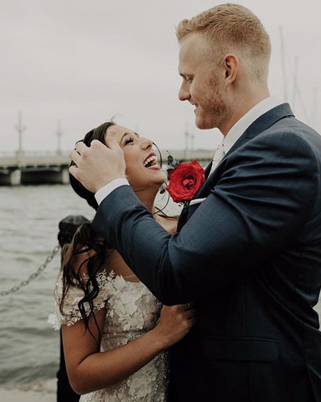 Never stop making her laugh.
.
Not only does she have a cute laugh, but she can't get mad at you for leaving dishes in the sink if she's too busy laughing #wifehacks 🍽
(Repost from Portraits by Paige) #menguin #TheMacau