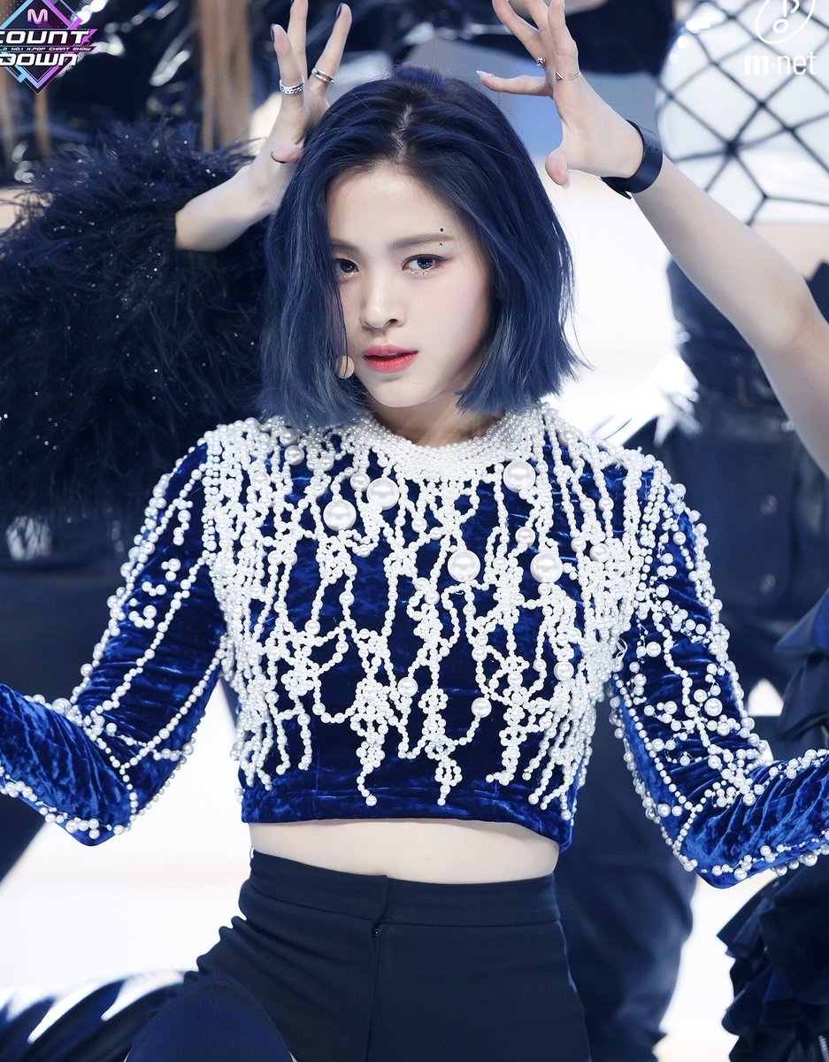 kpop idols with blue hair; a very much needed thread