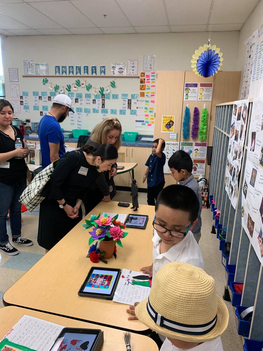 msvidal4's tweet photo. Q1: Around this time last year, students presented “Shaking Things Up” projects, recognizing strong, influential Latinas. @Mr_Bruder_Music played a key role leading the class with a bilingual version of “We Shall Overcome.” #D100Chat #KomenskyMatters #bsdInspires #ProudTeacher https://t.co/7ItGsL7XVe
