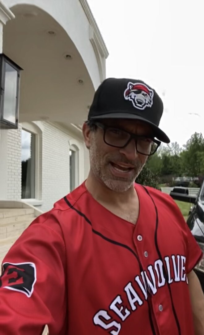 Ever wonder what the Oneders look like in Erie SeaWolves gear???

We present you Guy Patterson &amp; Jimmy Mattingly! 🐺