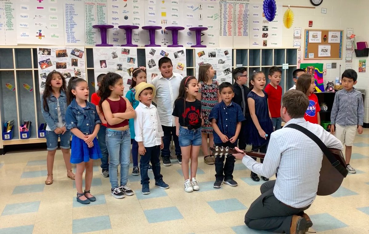 msvidal4's tweet photo. Q1: Around this time last year, students presented “Shaking Things Up” projects, recognizing strong, influential Latinas. @Mr_Bruder_Music played a key role leading the class with a bilingual version of “We Shall Overcome.” #D100Chat #KomenskyMatters #bsdInspires #ProudTeacher https://t.co/7ItGsL7XVe
