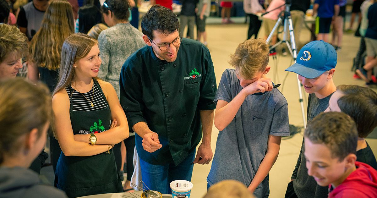 LdnFarmShow's tweet photo. There are only 2 more days to register for our first Virtual Agri-Food Week! 🥕💻🐮 Become a #WFDFarmFan &amp; join us as we talk all things food literacy with @GrowingChefsON @OntarioDairy, @BeefFarmersON, @GetCracking &amp; @OntarioBeans 😊 Register: https://t.co/bY91NamqiF https://t.co/9PBlygcsN9