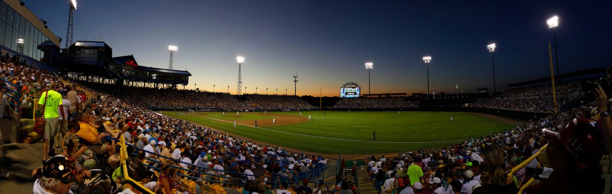 NCAABaseball's tweet photo. Dedicating this #TBT to Rosenblatt 😍

#NCAABaseball https://t.co/rtJTii57KP