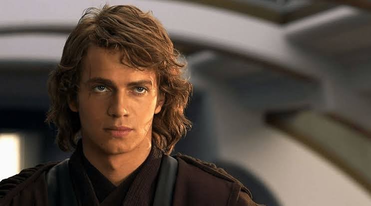 GabyMeza8's tweet photo. RUMOR: Trasciende que #HaydenChristensen podría volver a interpretar a Anakin Skywalker en la serie sobre #ObiWan que prepara #DisneyPlus 😮 ¿Les gustaría? https://t.co/6qh1QJdOpU