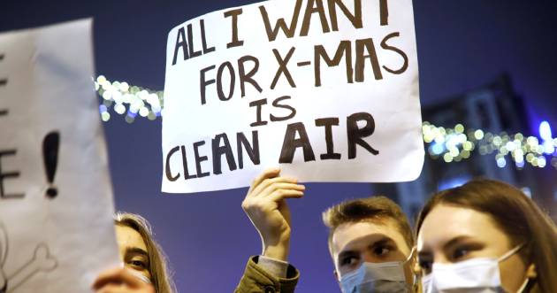 EasierNewInt's tweet photo. #Coronavirus  is not a reason for more #pollution  - read in #EasyEnglish: https://t.co/dyaKyib7wn #EFL #LearnEnglish https://t.co/lqV2zkQfgi
