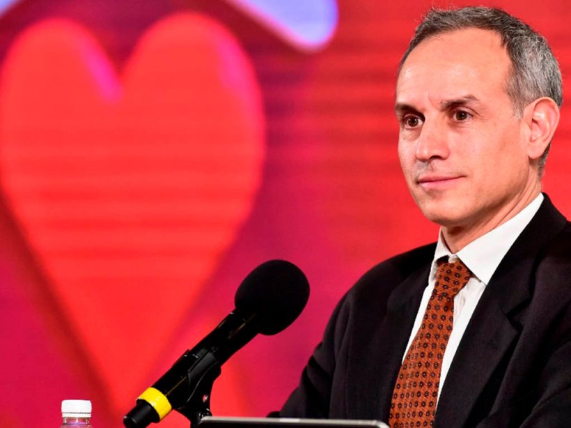 HectorYunes's tweet photo. La versatilidad de López-Gatell es infinita. De infectólogo pasó a defensor de oficio de AMLO, después a competirle a Mitovsky en estadística; el 30 de abril actuó como el Tío Gamboín remasterizado y ayer nos leyó -mal, por cierto- poesía. Veremos cómo celebra el 10 de diciembre. https://t.co/EL5yXvr9qv