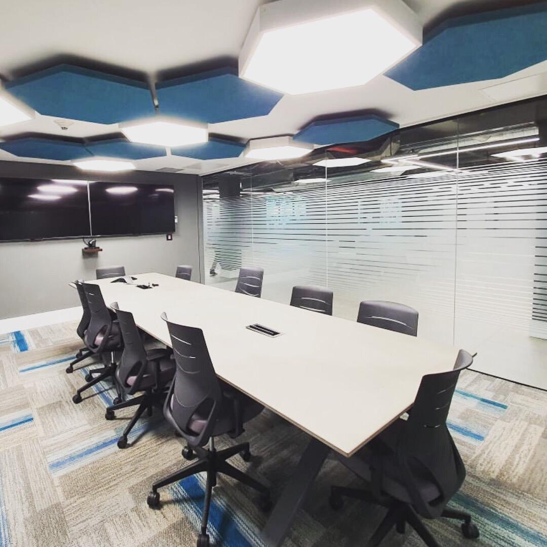 BietonCo's tweet photo. Ser capaces de concretar las ideas de nuestros clientes siempre es motivo de orgullo para nosotros. 
Mesa en concreto diseñada por @raizarquitecturasas, sala de juntas @celsia_energia -Yumbo
#interiordesign 
#concretedesign 
#acabadosarquitectónicos 
#amorporelconcreto 
#concrete https://t.co/t7Kc2c1sZ7
