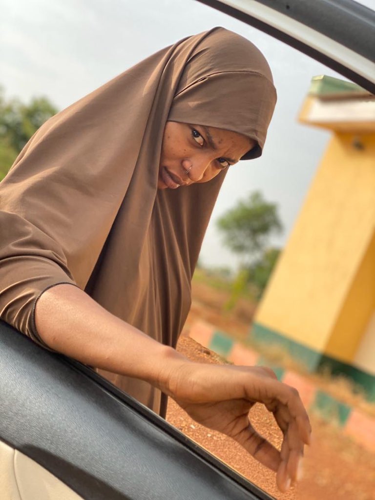 MaryamWaziri's tweet photo. So because I wasn’t active here they wants to shine my shine🙄😁 
#maryamwazeery https://t.co/pLWWlgC9L4