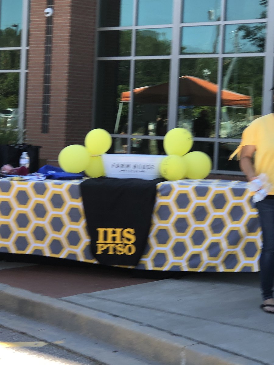 IrmoPtso's tweet photo. Celebrating @IrmoHigh Teachers during Teacher Appreciation a Week! We love you guys!  #PTS💛 @rlhardyus https://t.co/sp9uJPg3P5