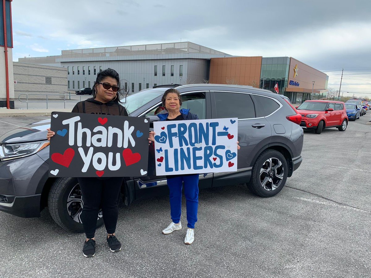 Maleehashahidrc's tweet photo. Motorcade supporting Healthcare workers in @TownofWhitby over 💯 cars participated in this beautiful tribute to frontline workers. Thank you 🙏 @OntarioShores @LakeridgeHealth @OntShoresFdn @WhitbyFire @DRPS https://t.co/m4YWjiYOHH
