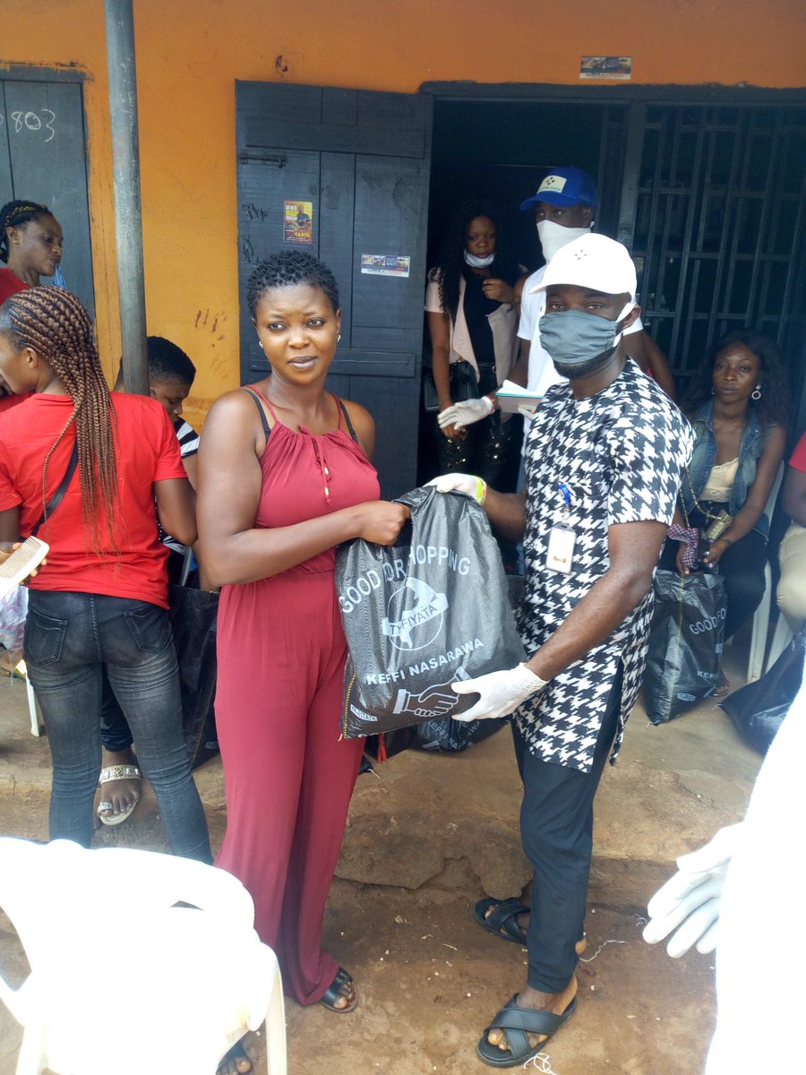 GREATERRETURNE2's tweet photo. G.R.F IN PARTNERSHIP WITH WACOL
distribution of palliative to some returned migrant. @UNODC_Nigeria
@NgoziEzeilo @IOM_Nigeria
@EUinNigeria @EdoJobs @SureshK43439612 @AinoHeikkila @catsid @BBCsarahsmith @ororo1_speedfm @KUFMNIGERIA https://t.co/wOJ1IjOnuz