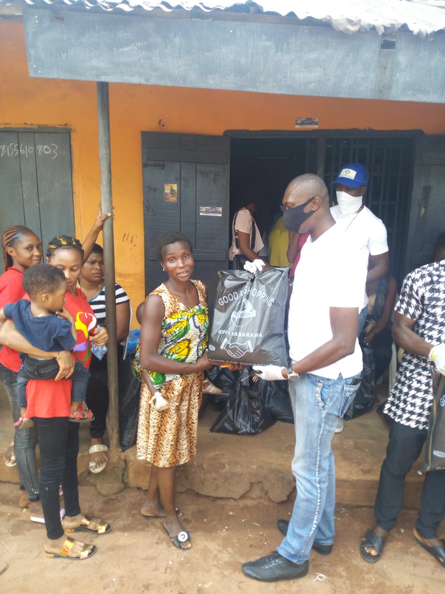 GREATERRETURNE2's tweet photo. G.R.F IN PARTNERSHIP WITH WACOL
distribution of palliative to some returned migrant. @UNODC_Nigeria
@NgoziEzeilo @IOM_Nigeria
@EUinNigeria @EdoJobs @SureshK43439612 @AinoHeikkila @catsid @BBCsarahsmith @ororo1_speedfm @KUFMNIGERIA https://t.co/wOJ1IjOnuz