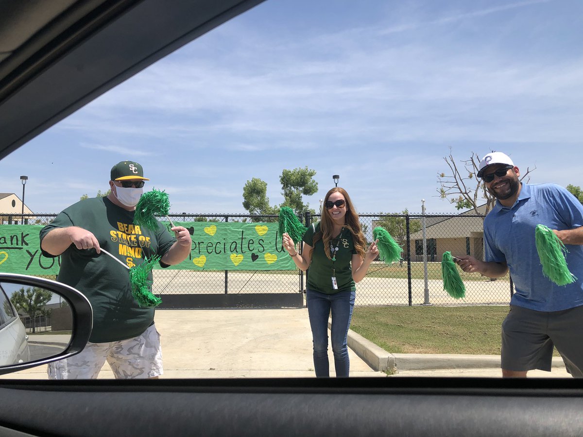 MrsTurner_SCCA's tweet photo. Thank you @The_Medina_VP and @SCCA_Counselor and @valleysportsliv for being #awesome #sccarocks #keepthefocus2020 ❣️ https://t.co/kPjE828JVk