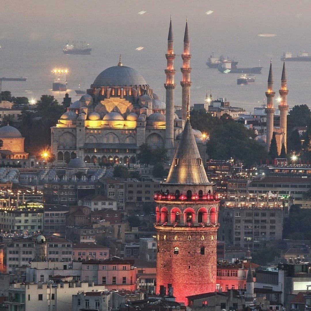 TahaOlmezoglu's tweet photo. Hepsi Şehir, sen şiirsin. https://t.co/IdY9dzV2A0