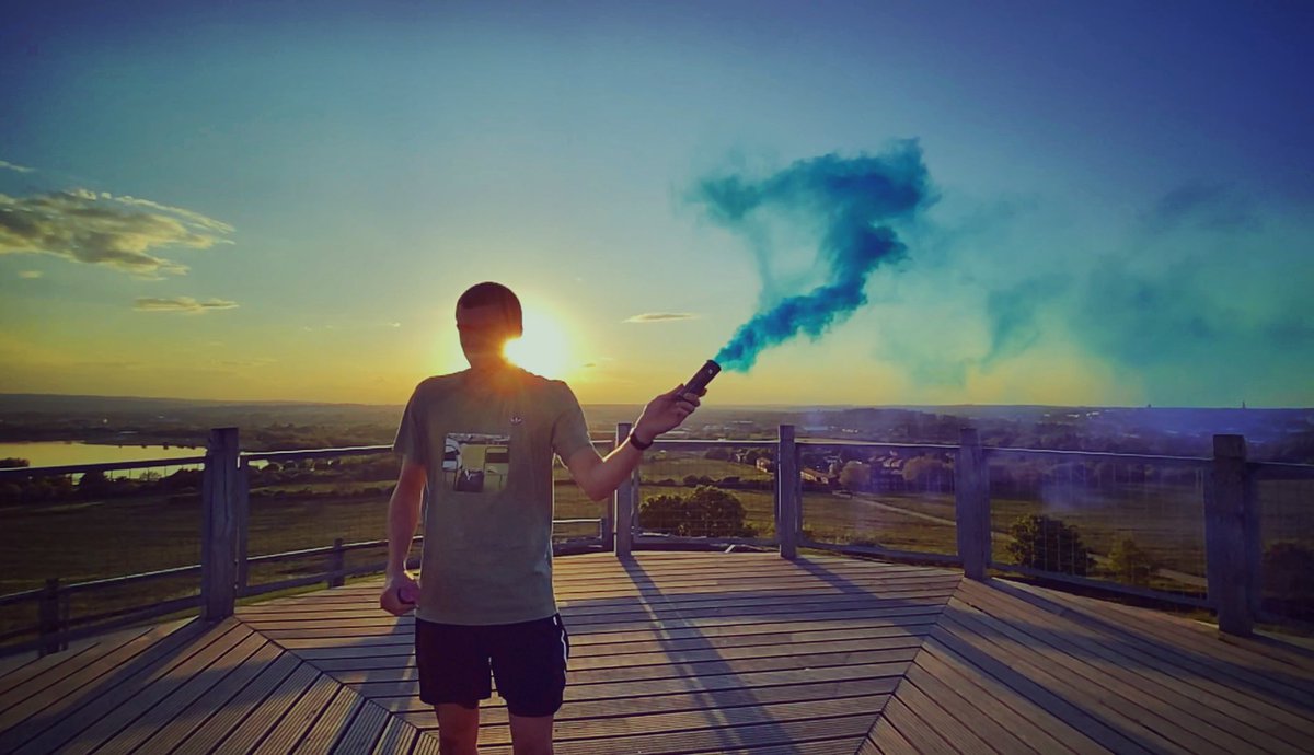 MarkChamberlain's tweet image. #nhs #NHSheroes painting the sky blue over Sandal Castle, West York’s 👍 🌈 @BBCLookNorth