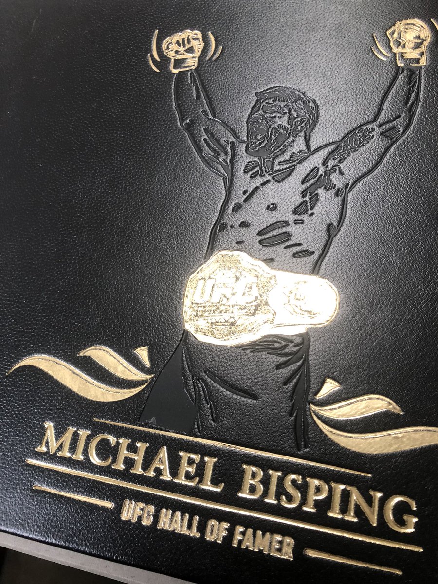 bindingrepairs's tweet image. Still tweaking this album.
Hand stitched guarded sections, split boards covered in smooth goat skin leather. Bespoke gold blocked motif and text.  Our Beyond albums are made to order.

#beyondalbums #sycamorebookbinding #bookbinding #ufc