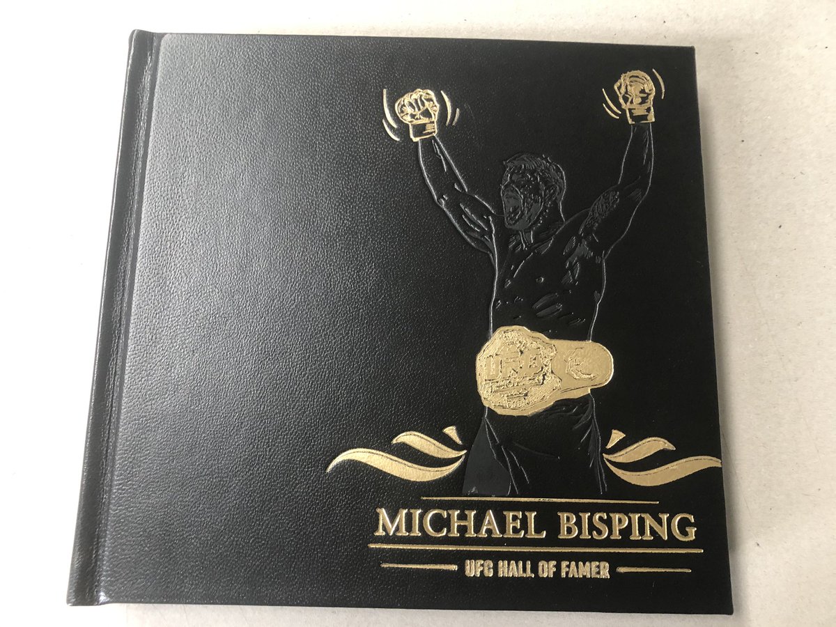 bindingrepairs's tweet image. Still tweaking this album.
Hand stitched guarded sections, split boards covered in smooth goat skin leather. Bespoke gold blocked motif and text.  Our Beyond albums are made to order.

#beyondalbums #sycamorebookbinding #bookbinding #ufc