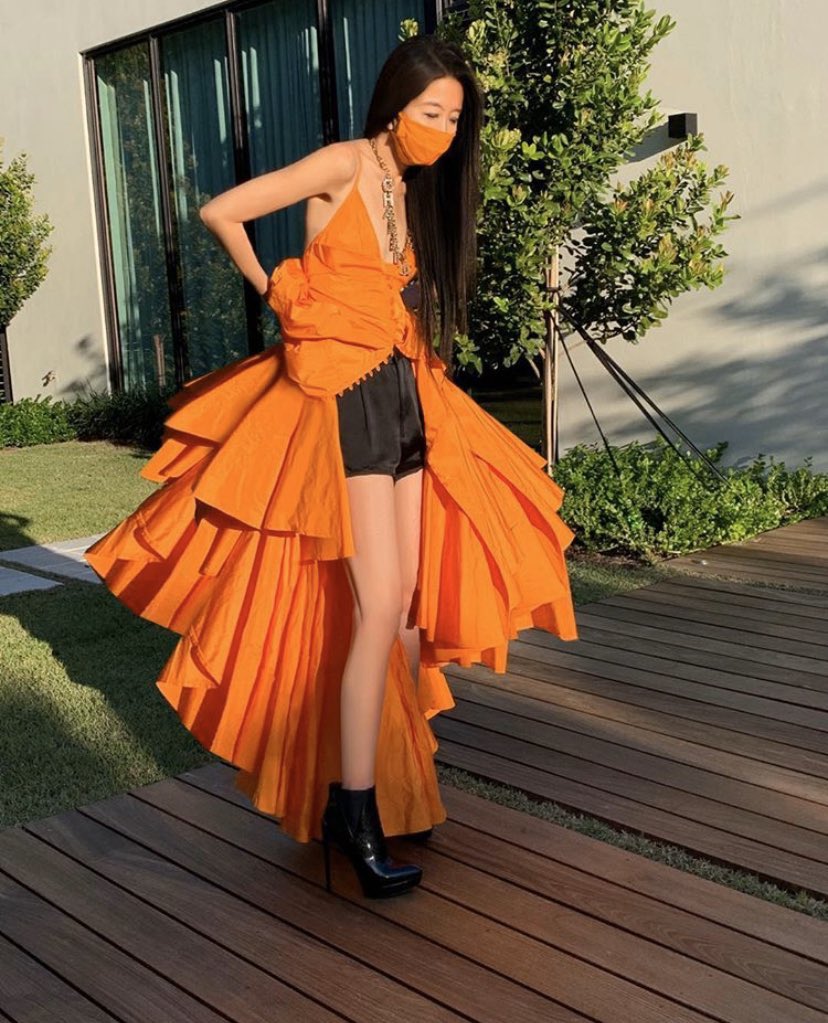 ephrainsantos's tweet photo. Y’all depressed for Adele’s weight loss, now look at Vera Wang in her 70’s https://t.co/13YOBHJAyT