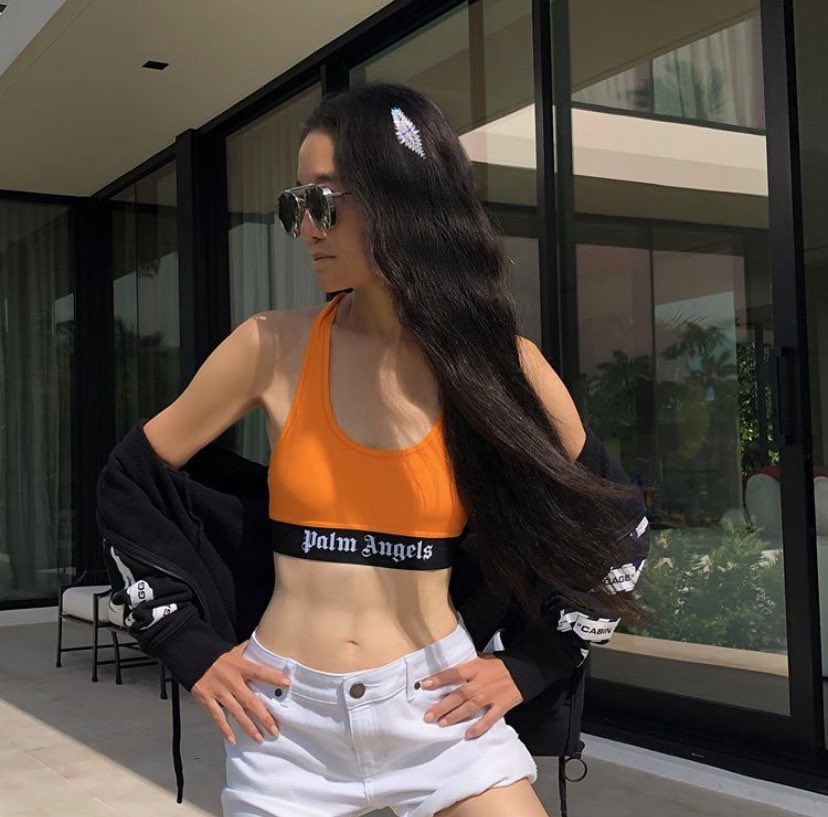 ephrainsantos's tweet photo. Y’all depressed for Adele’s weight loss, now look at Vera Wang in her 70’s https://t.co/13YOBHJAyT