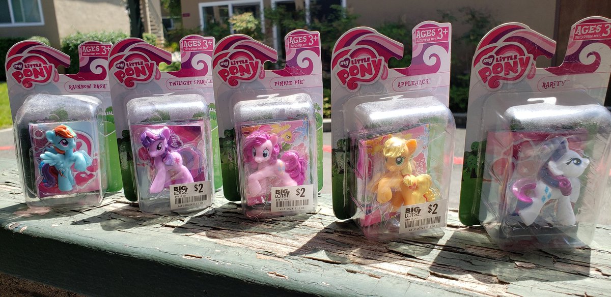 For the avid collector these are in box EXTREMLY RARE early season 1  individually boxed mini figs. Back when you could only find the figurines at Big Lots.Auction is for full set. Starting at $10. Comment here to bid. Bidding closes May 10 #scowlsforscope  #mlp
