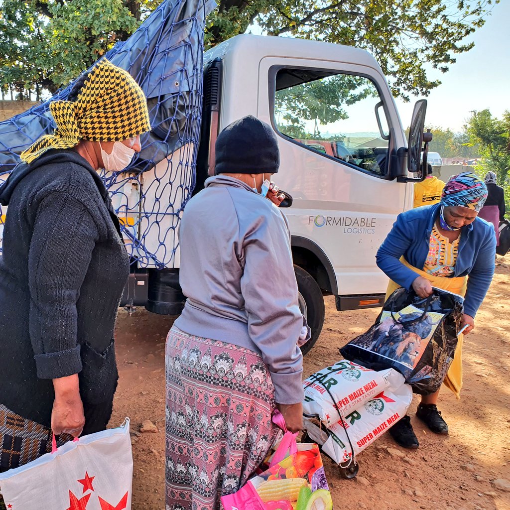 ChangeAgentSA's tweet photo. And just like that we put #Day42OfLockdown to bed. Today we lived. Humbled to be an ambassador for the #Each1Feed1 campaign by @NelsonMandela ~
Today we touched lives and shared hope 🙏🏽❤🇿🇦 https://t.co/Yisv92Fawc