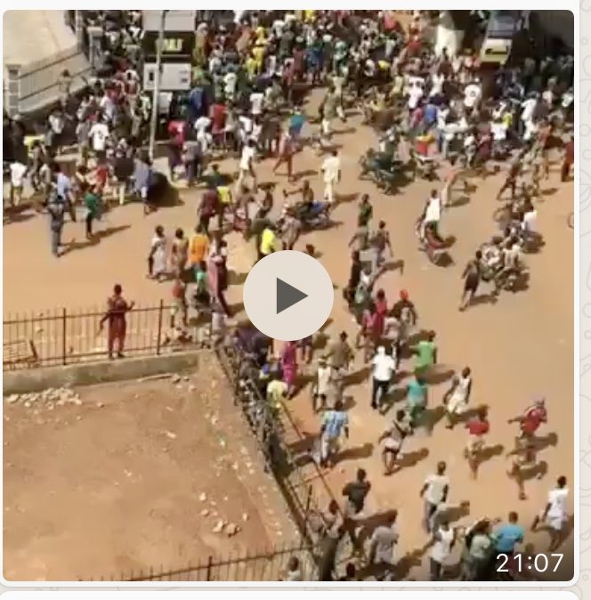 vieuxmko's tweet photo. #Mali : L’usage de #balles réelles par des forces de l’ordre, en l’absence de sommation, contre des #manifestants non armés à #Sikasso est en tous les cas inadmissible, intolérable et ne doit nullement rester sans suites. La responsabilité 1ère du sommet de l’Etat est engagée. https://t.co/akLfTawffH