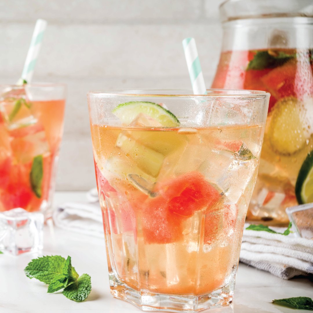 SaladaTea's tweet photo. Our Watermelon Green Tea Refresher Recipe is the perfect combo of watermelon, limes, and our #deliciouslyeasy green tea! Exactly what you need on those warm spring days. 🍉🍉 Get the recipe: https://t.co/aG6hvPriG4 https://t.co/tPB6zkKRmi