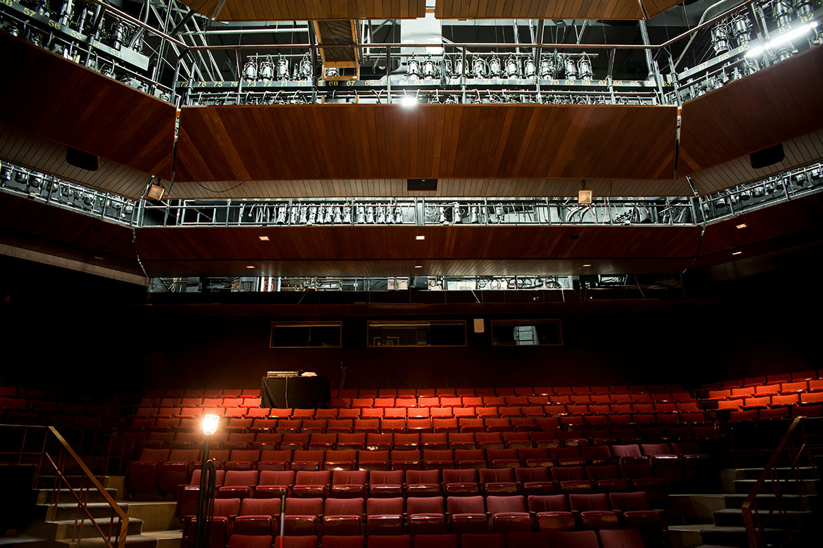 uwmadisonarts's tweet photo. Vilas Hall is home to several theaters. @uwcinematheque screens films year-round, and is a learning space for @uwcommarts students. The Mitchell and Hemsley Theatres are used by @utmadison for stage performances and lectures.
#studythearts #artsatUW #degreespotlight https://t.co/WgsHbb5fIh