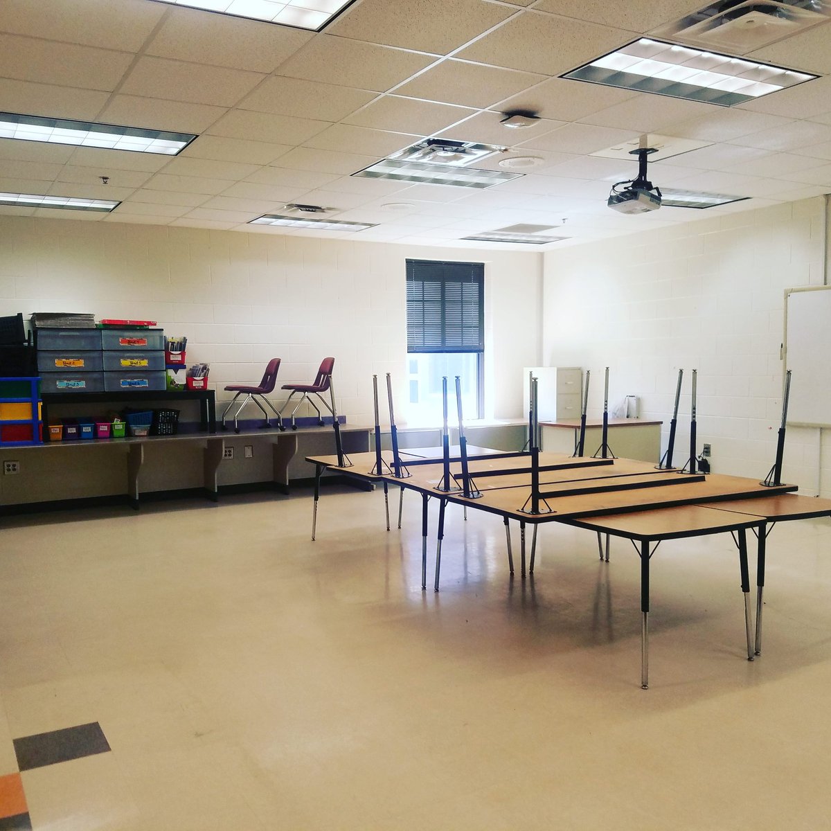 KimEsser7's tweet photo. 3 years in this room and over 100 students at this school. Great memories, great friendships, and a lot of growth as a teacher. Excited for the next adventure and will miss this place so much. https://t.co/VSiMbocICE