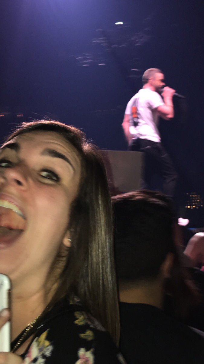 krog626's tweet photo. @jtimberlake Please wish this girl a Happy 30th! https://t.co/aoDezBi1gE