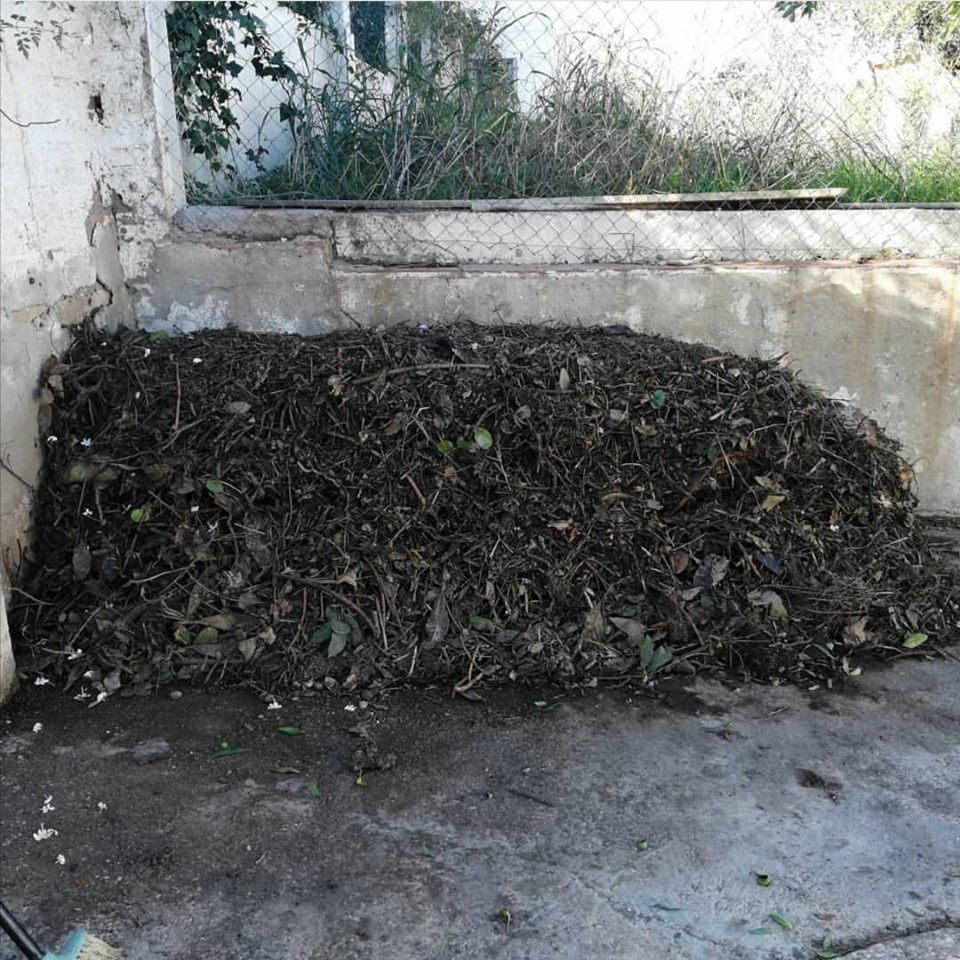 Events4Animals's tweet image. Events4Animals, además de preocuparnos por los animales también nos preocupamos por la naturaleza y el residuo zero y por ello nos hemos sumado a la semana internacional del compost ICAW.
Hoy os mostramos nuestro compost.

@residuscat  #Icaw2020 #ICAW #SOILLOVESCOMPOST #COMPOST