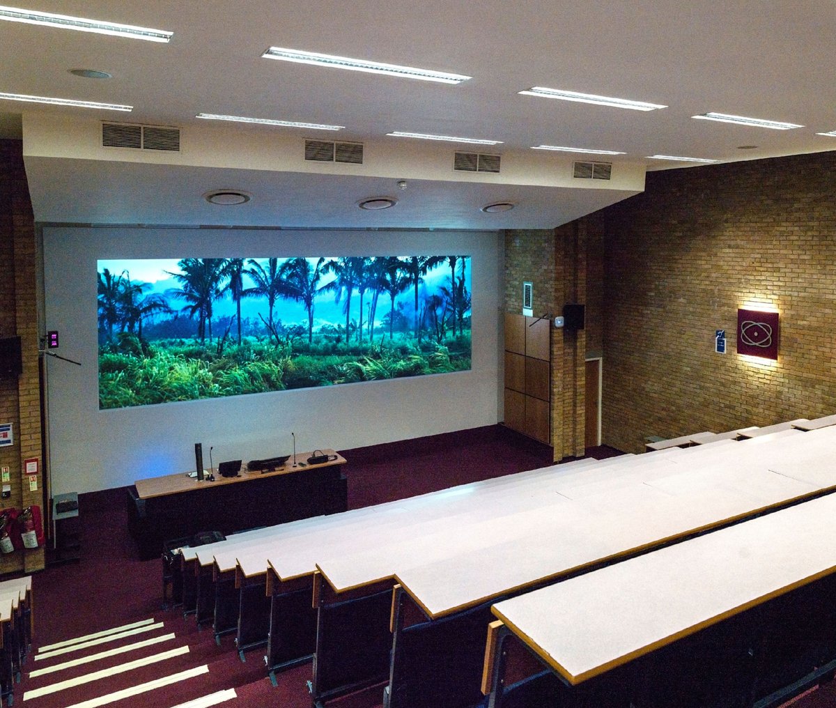 tvONEusa's tweet photo. #TBT Throwing it back to this huge projection edge-blend at the University of Kent lecture hall. Read how CORIOmaster delivers this massive projection here: https://t.co/wEkANzsKBe
#projection #edgeblend #coriomaster #tvone #videowall #education https://t.co/jBBtk09eDJ